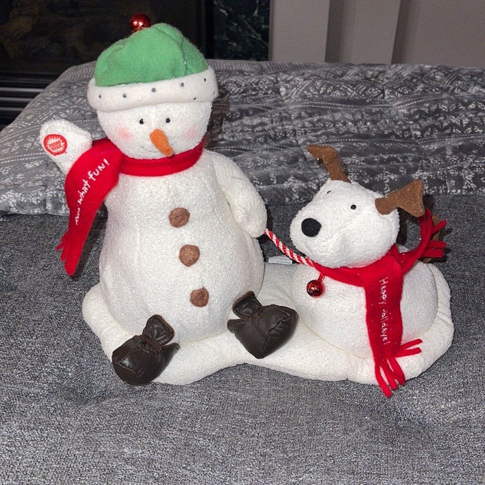 Hallmark Jingle Pals Holiday Plush